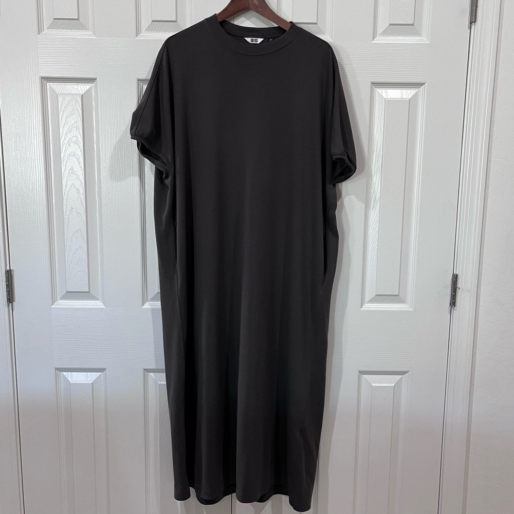Uniqlo U Draped Short Sleeve Dress in Olive Size Medium